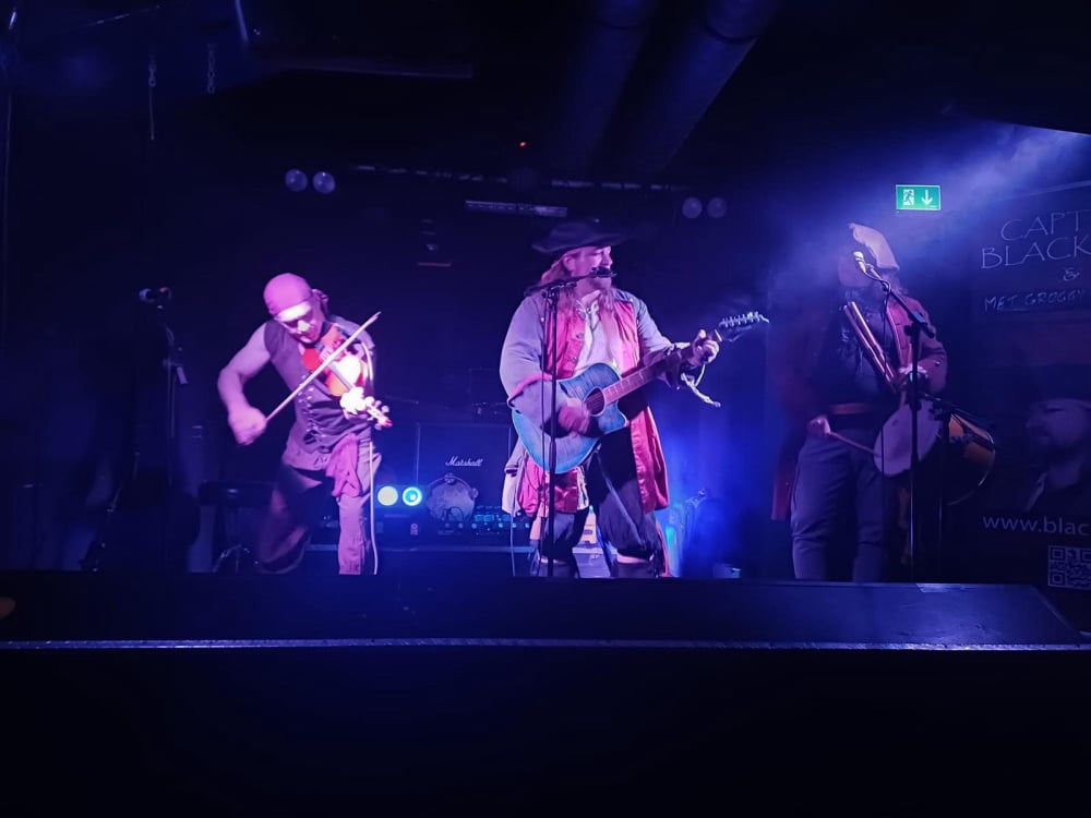 CAPTAIN BLACKEYE UND SEINE CREW